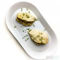 Mandel og parmesan fyldt kyllingebryst