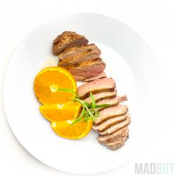 Andebryst med appelsin